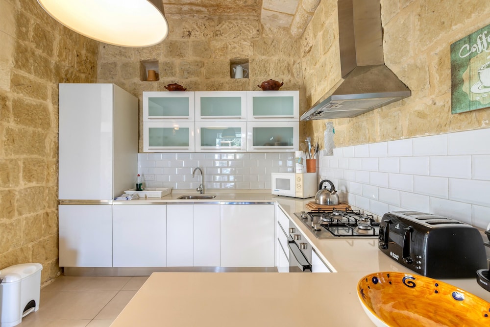 Ta'patee Pool Farmhouse in Gozo view 5