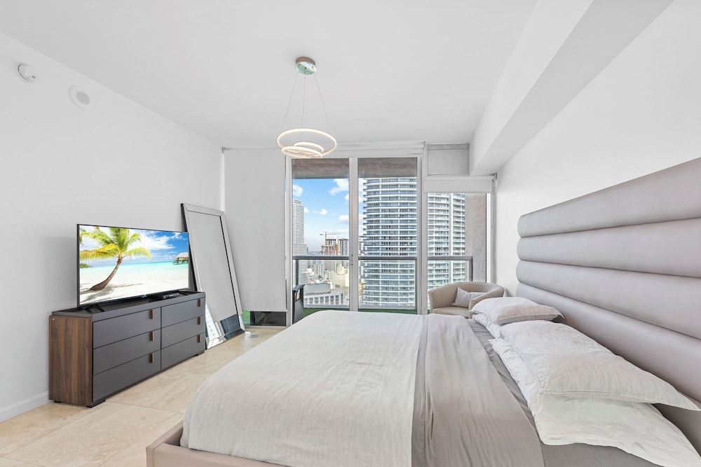 Penthouse ICON W Hotel WaterViews Balcony Brickell