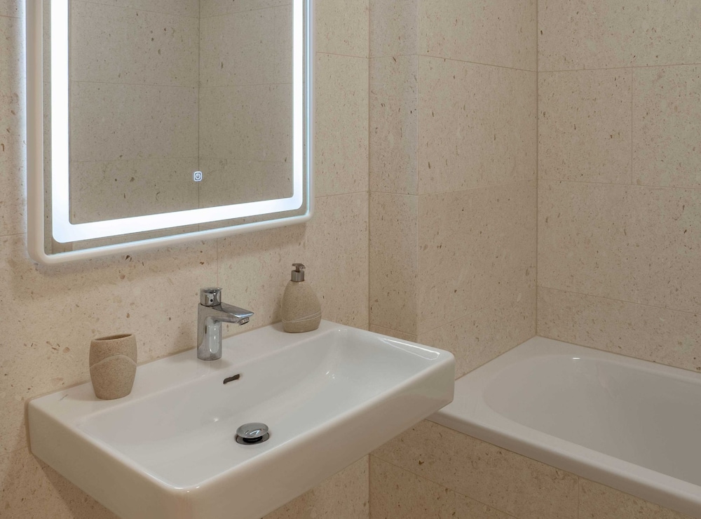 Spacious Povljana Apartment With Sea View and Terrace