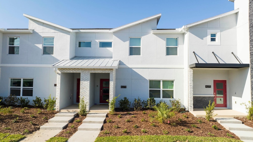 4379 SL- Enchantment 4BR Townhome With Pool