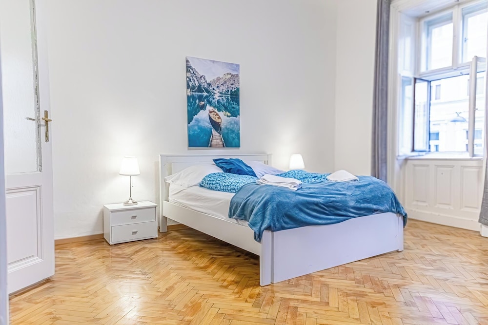 Spacious 2BR Apartment Near Stadthalle
