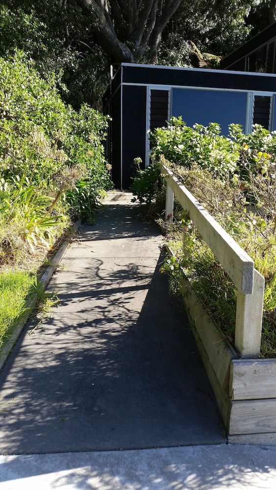 Ohiwa Beach Apartments Motel