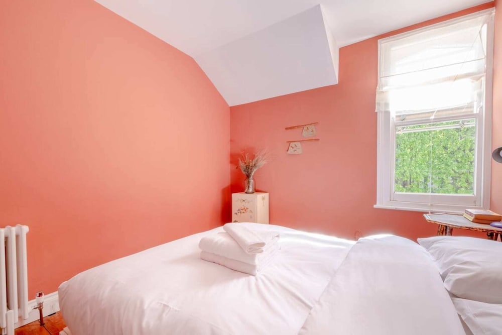 Unique Vintage-style 3BD Flat - Dalston