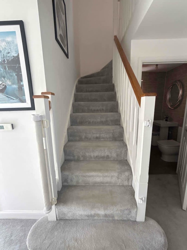Luxurious Majestic 4 Bedroom- Free Parking