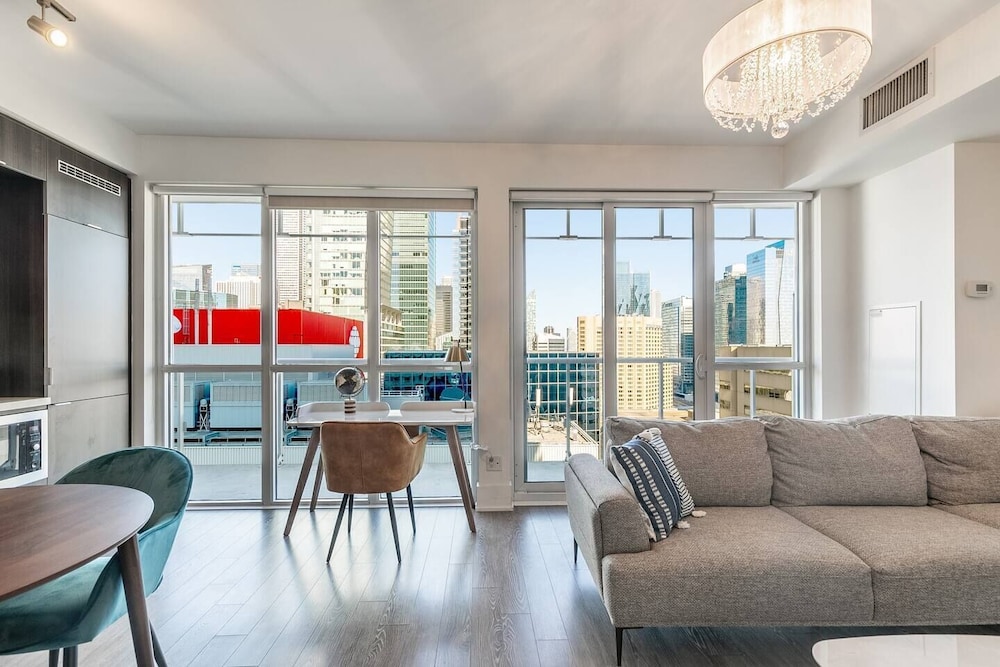 Hotel The Madison Front Street - Image 1