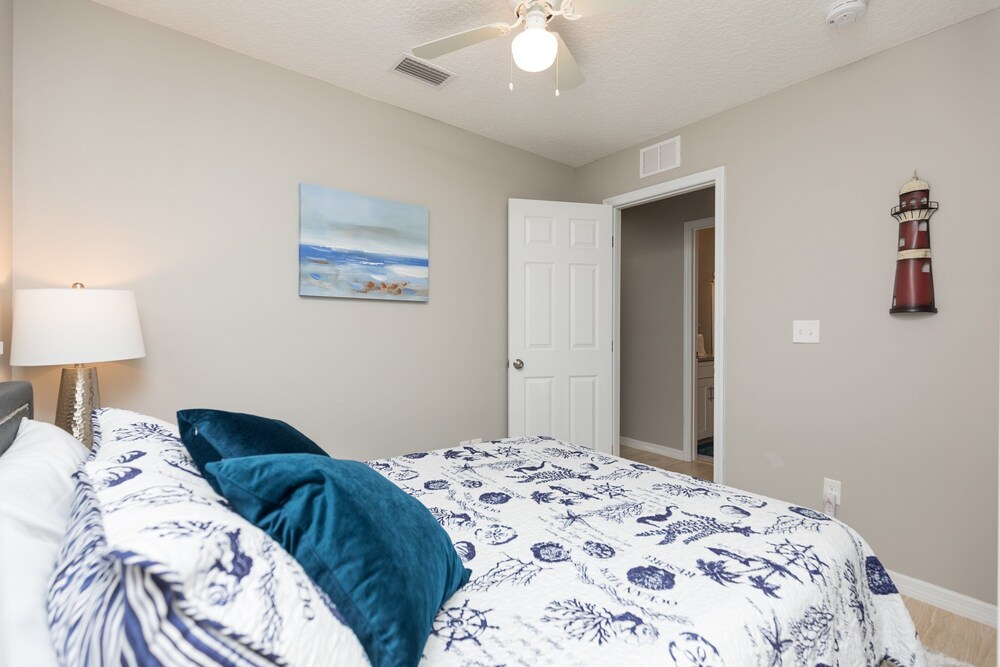 Charming Downtown Cottage 3 Bedroom Home