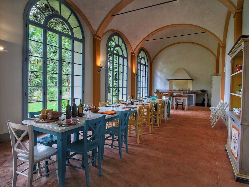 Panoramic Tuscan Villa en Sinalunga — dining