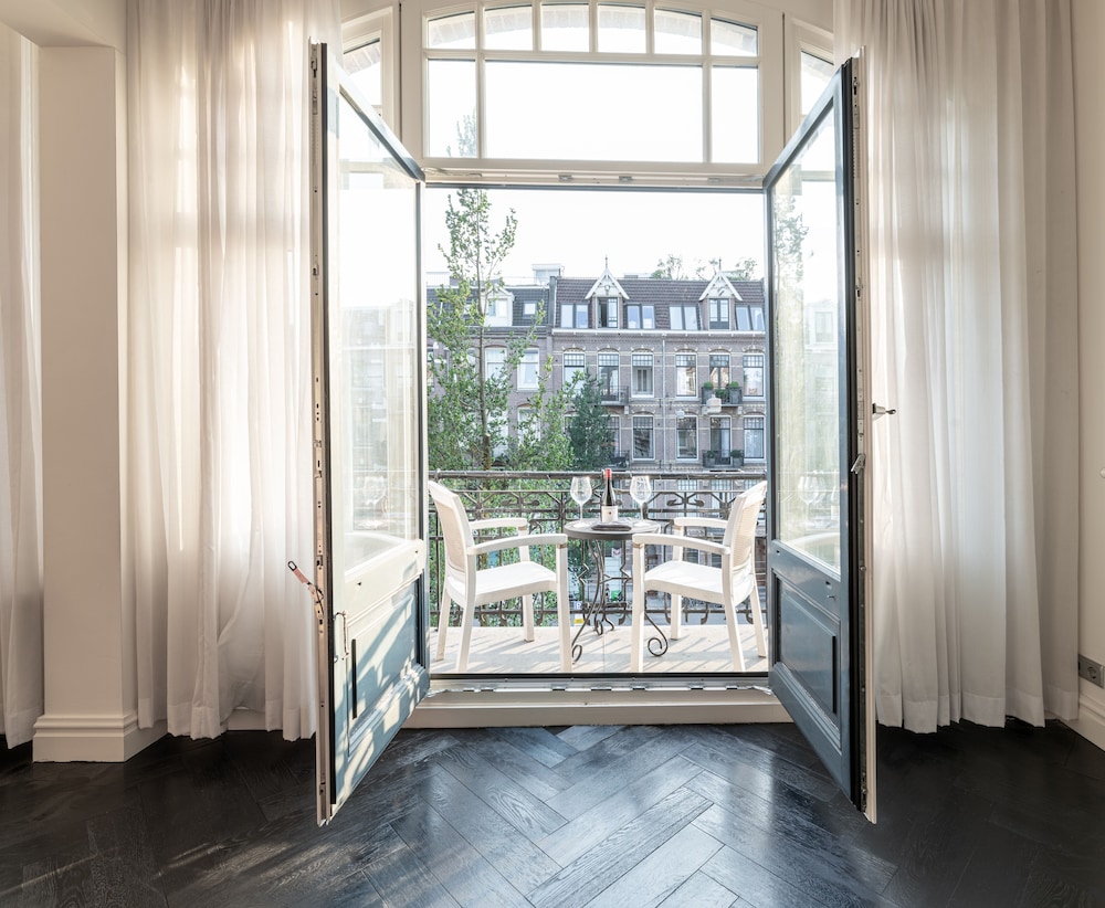 Sézane's Lodges: shared home - not hotel - in museum district