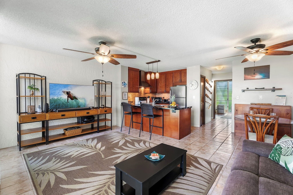 Oceanview Kona Condo - Pool, Lanai, Walk to Town - Vrkcv