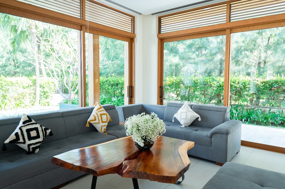 Enjoy A Luxurious 5 Bedroom Villa view 2