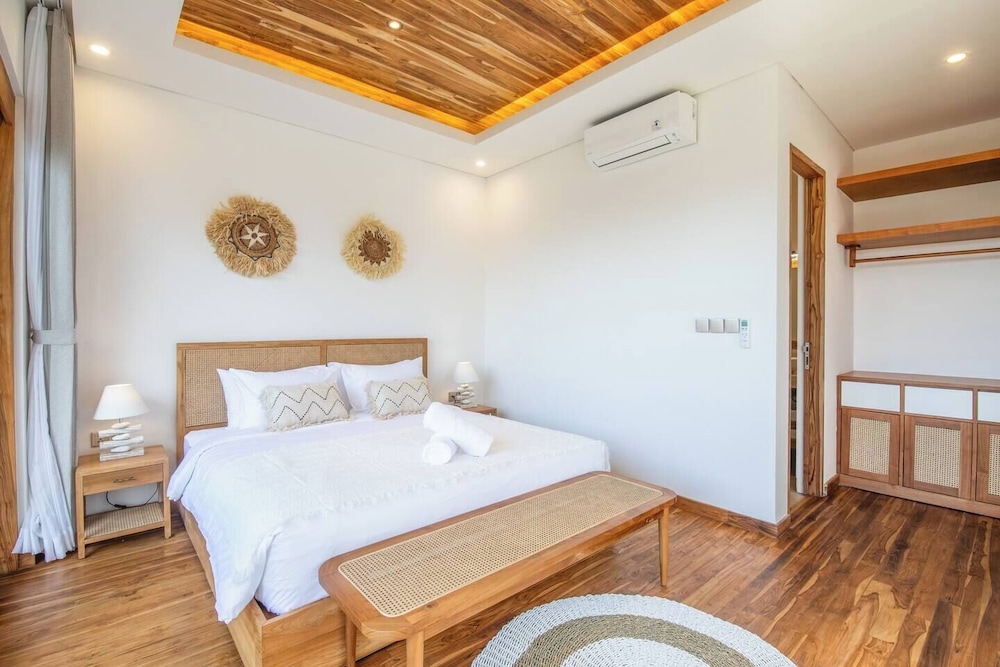 Luxurious 6 BR With Sea View, 5 Mins to Savaya