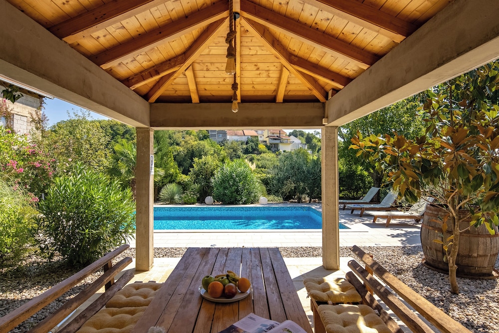 Holiday Home Ljubica With Pool