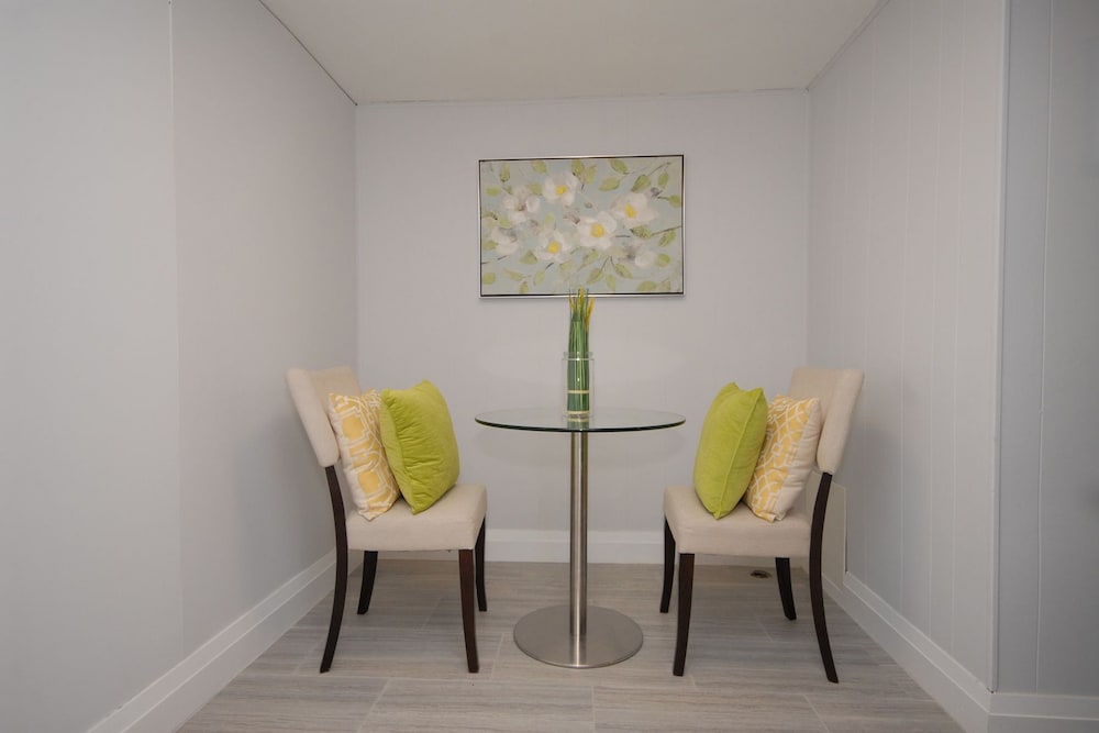 Colour Cube Guest House - Image 4