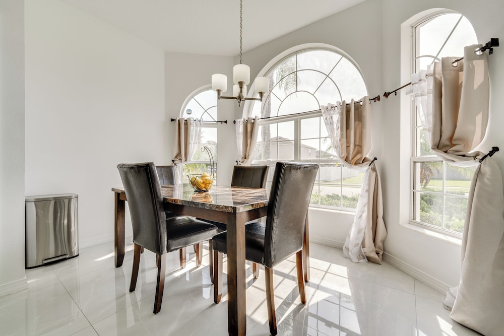Kissimmee Resort-style Home: Close to Shops & Eats