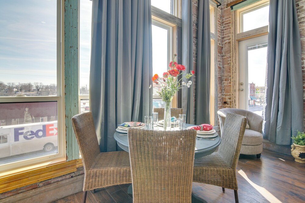 Loft-style Apt in Dtwn Monett: Pets Welcome!