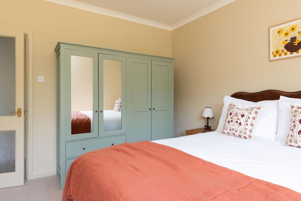 Homely Cottage for 6 Near Chichester Goodwood