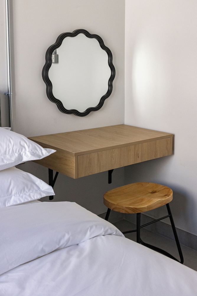 C LIVING 3 - ALMALQA