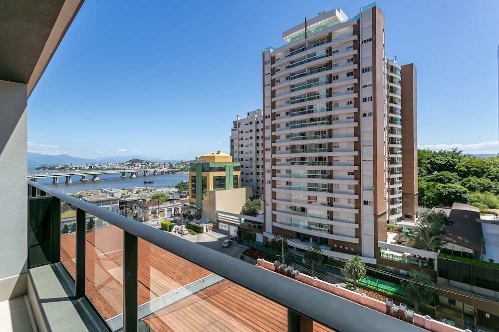 Studios Tower by Viva - Prédio com piscina e estacionamento no centro de Floripa