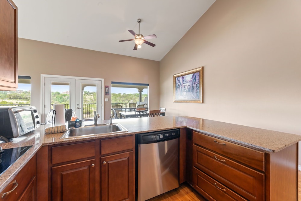 Chardonnay Haus - Unit C