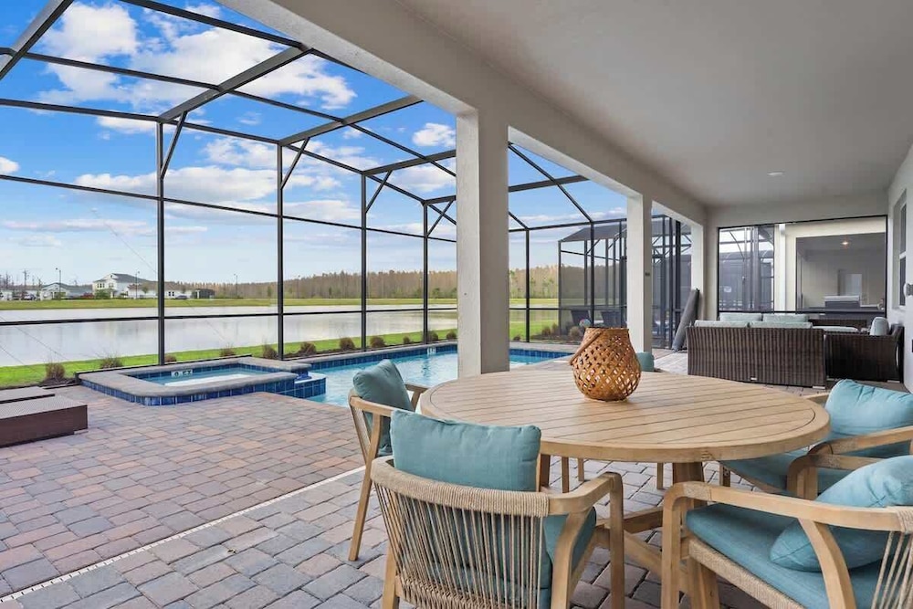 Themed 7bedroom and Pool 18 Guests