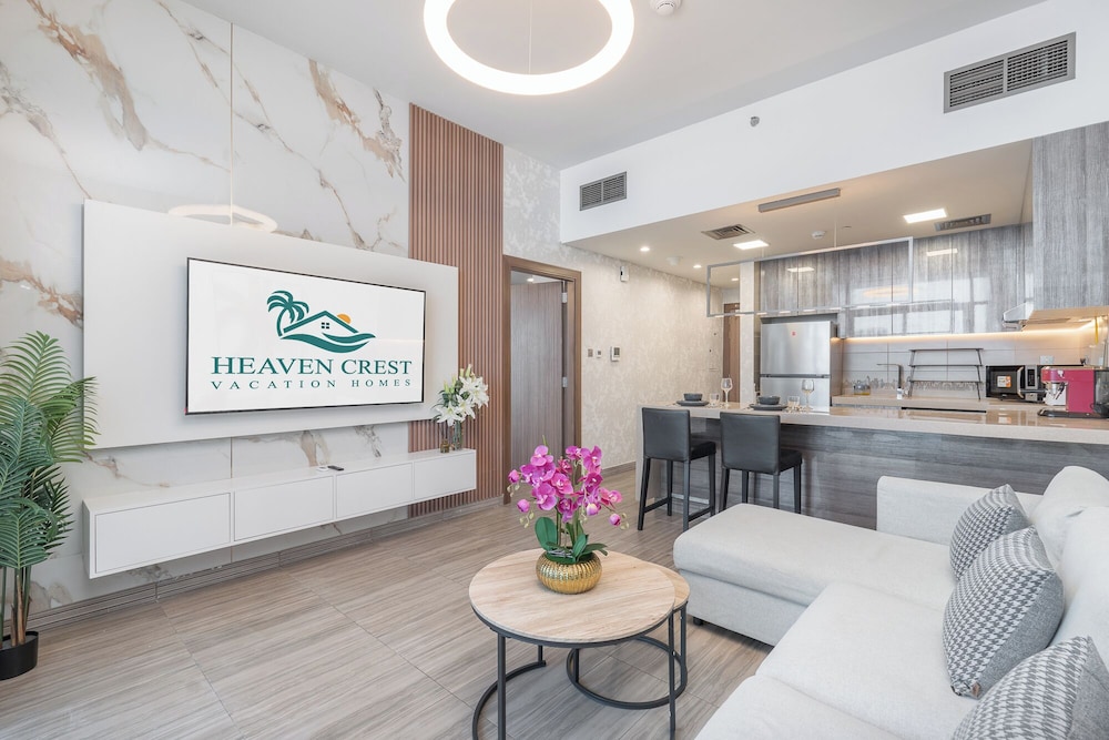 Heaven Crest Vacation Homes - Balcony with City View 1BHK in JLT Dubai Close to Metro & Marina