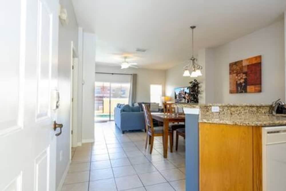 Cozy 3 BR w Private Pool view 3