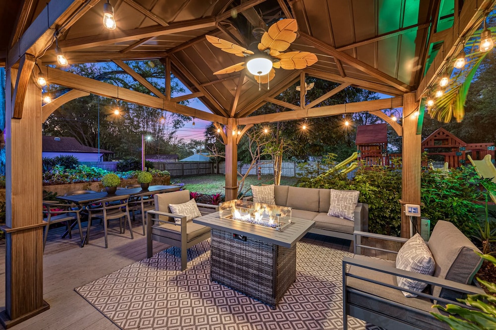 Luxury Retreat: Pool, Games, Basketball & More!