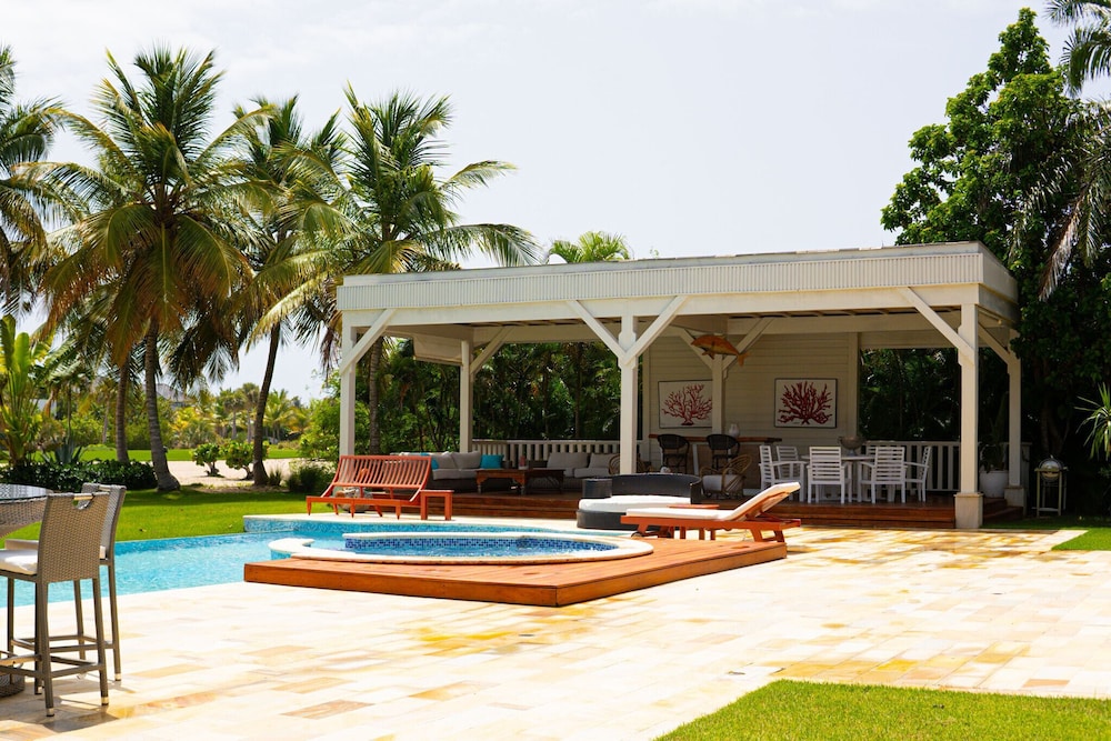 5BR 16 Guests Private Pool Garden View