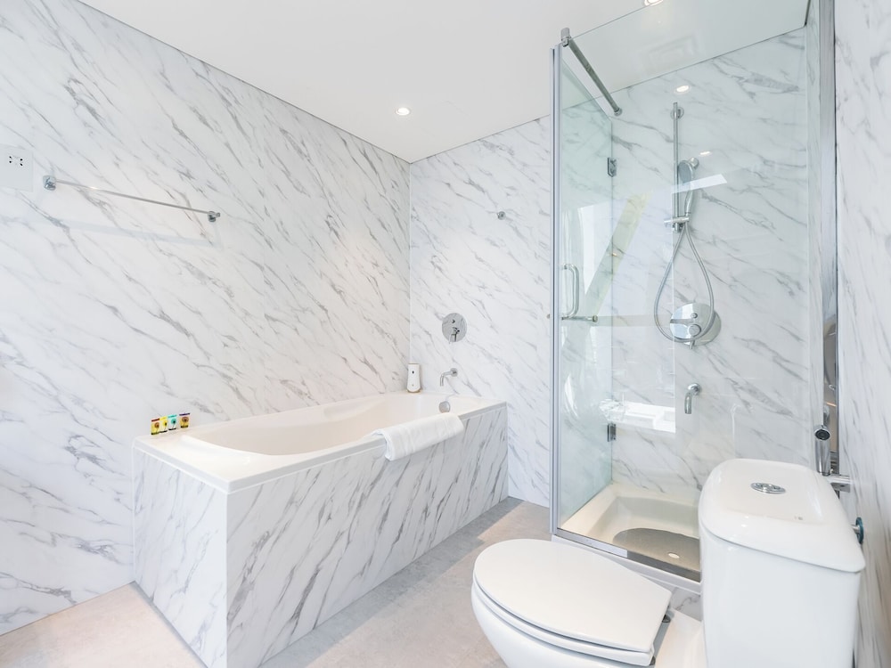Luxury Spacious Condo in the Iconic Park Towers