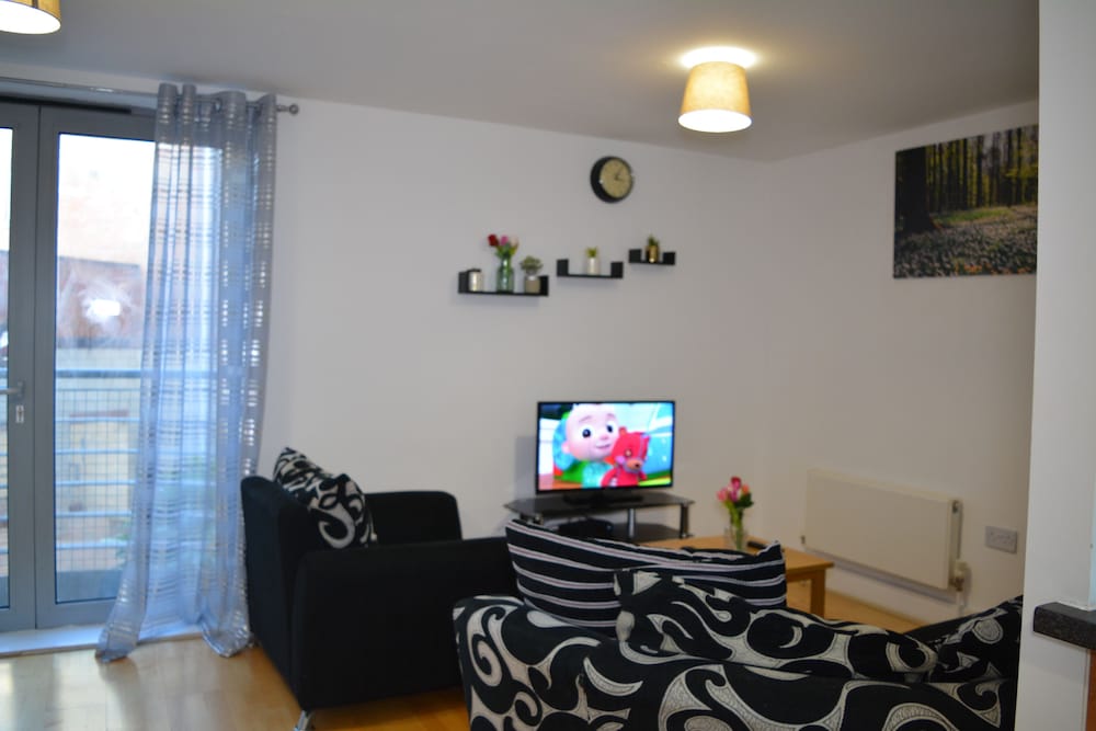 Executive Apartment Cardiff Central view 3