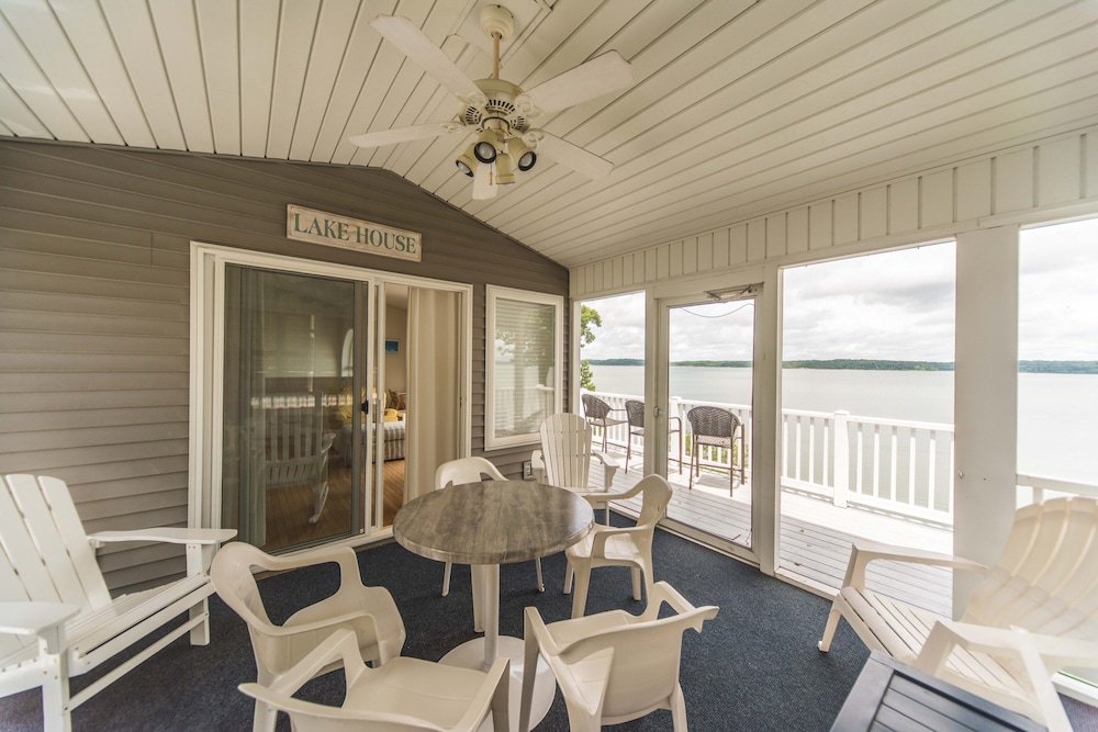 Lake-front Luxury 5bdrm on Kentucky Lake - JZ Vacation Rentals view 4