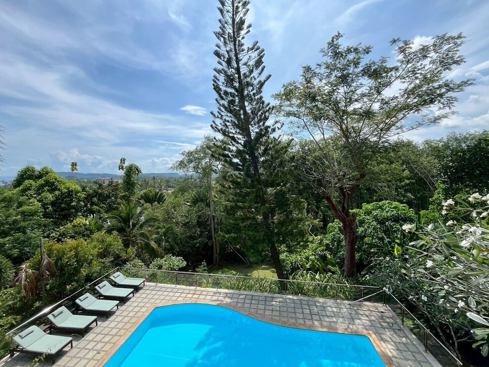Thara Bayview Villa