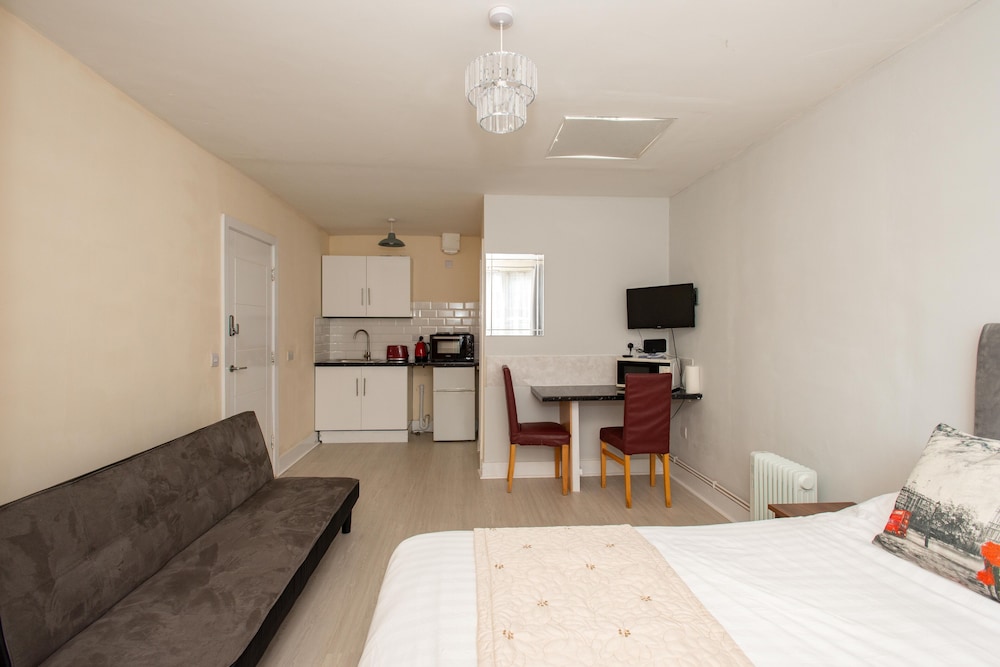 Newly Refurbished Studio, 20 Mins to London Bridge view 4