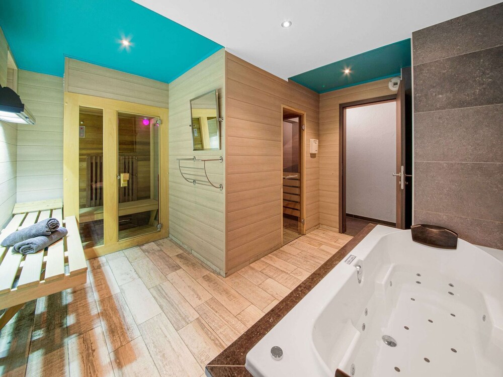 Charming Cottage with Hot Tub & Sauna, High Fens view 2