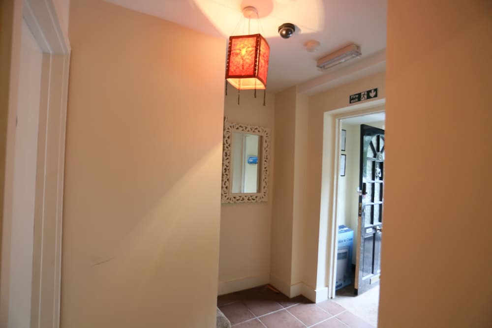 West Drayton Vacations - Sitara House - Property Image 4