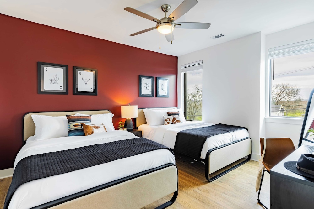 13 Modern Condos Near Downtown Nashville 26 Total Bedrooms, Sleeps 90 The Heights by Avantstay