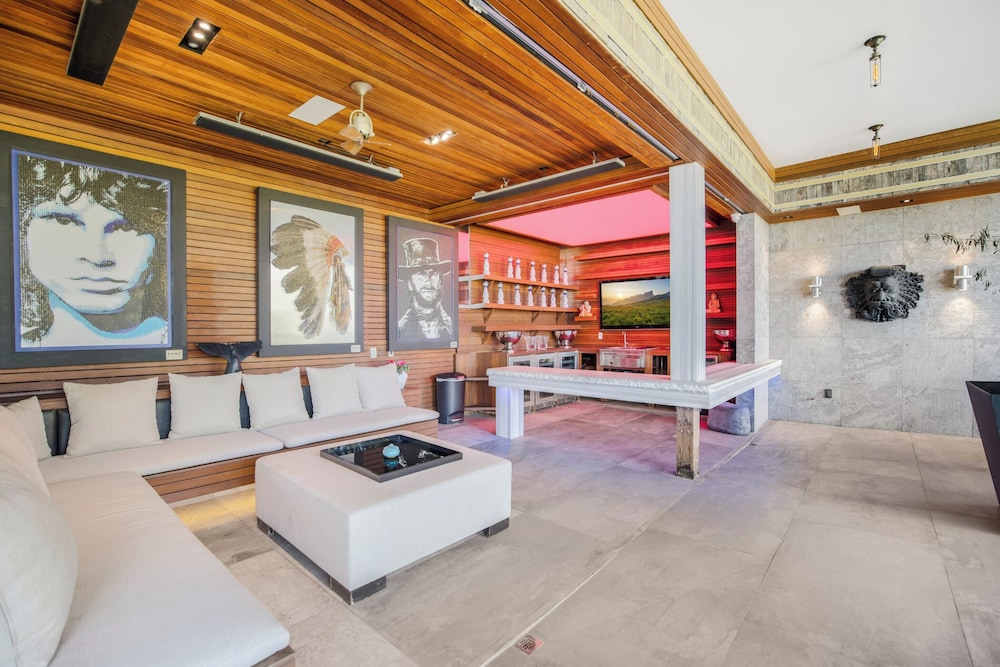 Villa Kaleida - Sleek Modern Sunset Villa With Eclectic Style & Infinity Pool