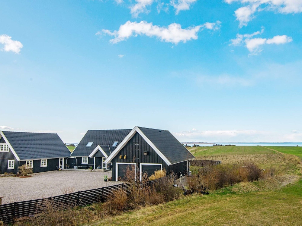 Panoramic Retreat With Spa view 5