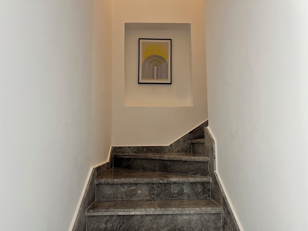 Grapeful Stay – Luxury Hostel Binghatti Avenue Tower Al Jaddaf
