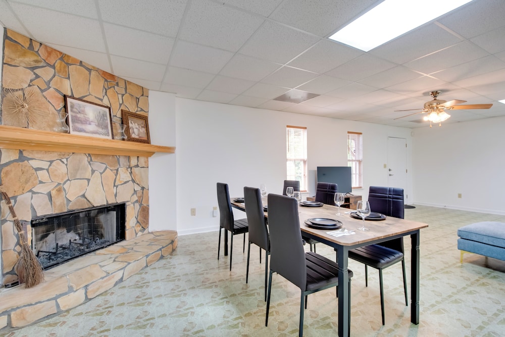 Near Trails & Live Music: Cozy Atlanta Apt!