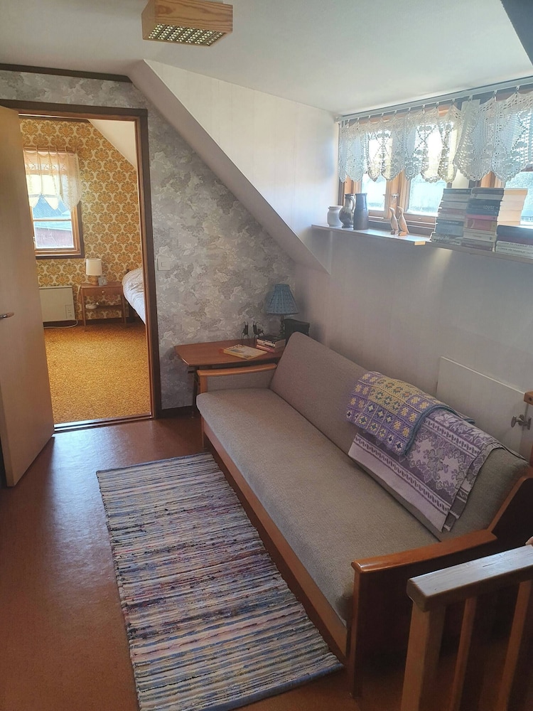 Villa w Open Fireplace and big Plot 5 min From the sea