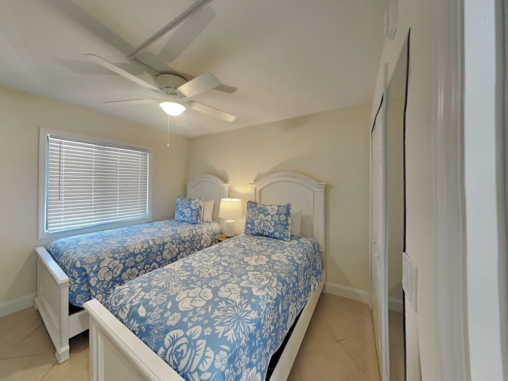Seaside 2 by Distinctive Beach Rentals