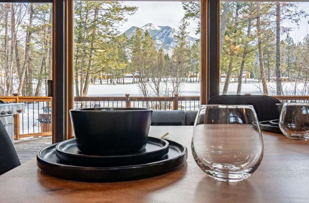 The Matterhorn No Service Fees Hottub Fire Pit