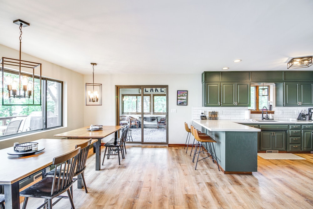 Private Beach & Dock: White Sand Lake Retreat!