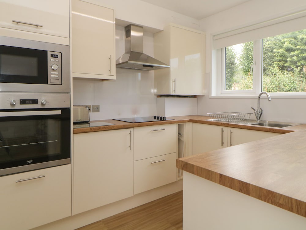 Harcombe House Bungalow 11