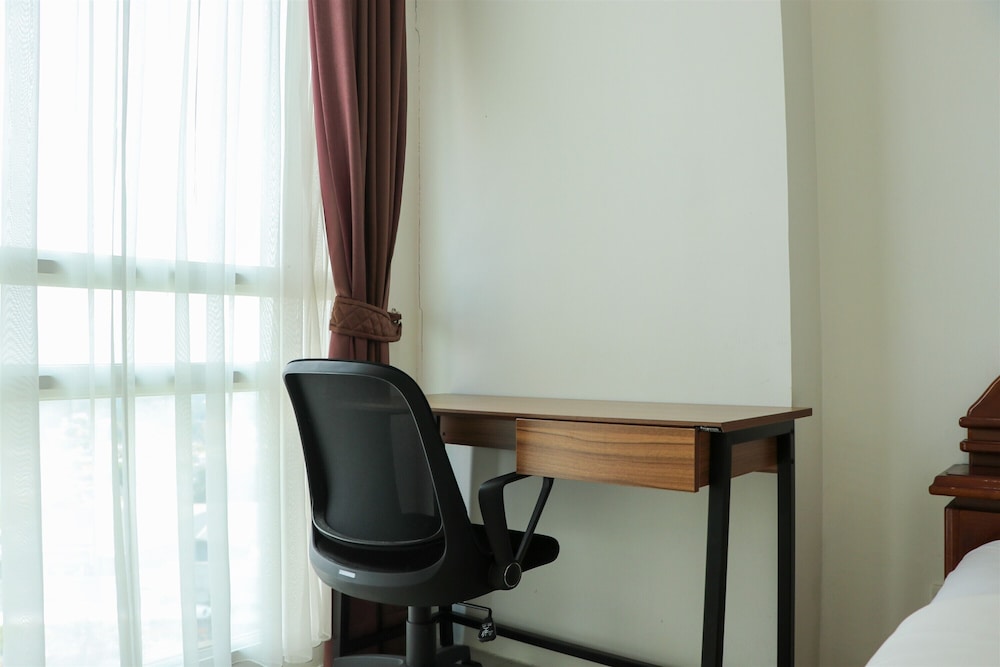 Great Location And Comfy 1Br Apartment Woodland Park Residence