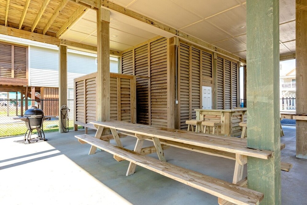 Tidewater 4 Bedroom Home by RedAwning
