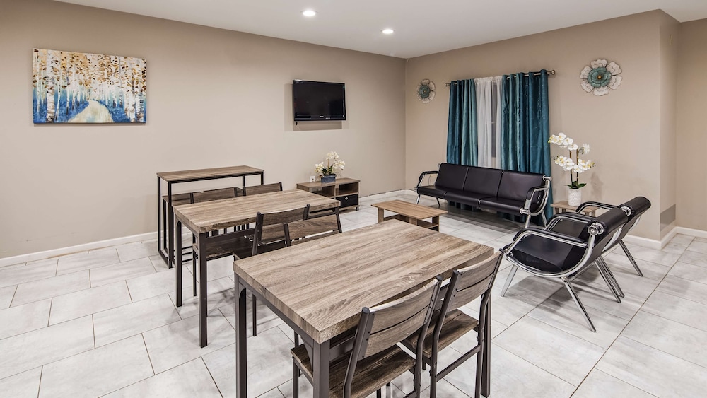 San Antonio Vacations - SureStay Hotel by Best Western Orange - Property Image 5