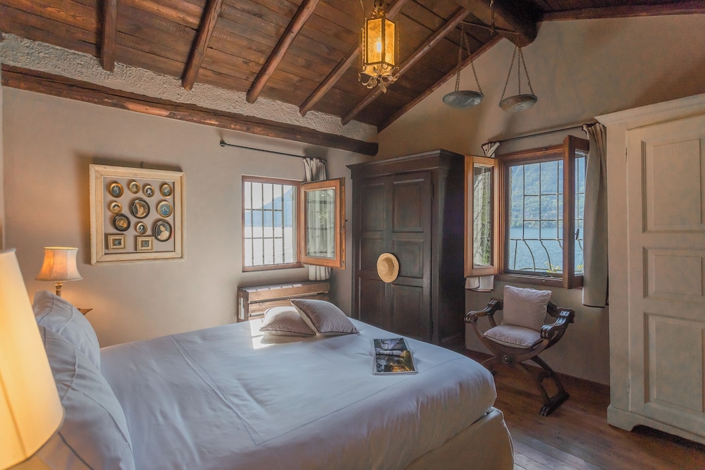The Writer's Nest by Rent all Como