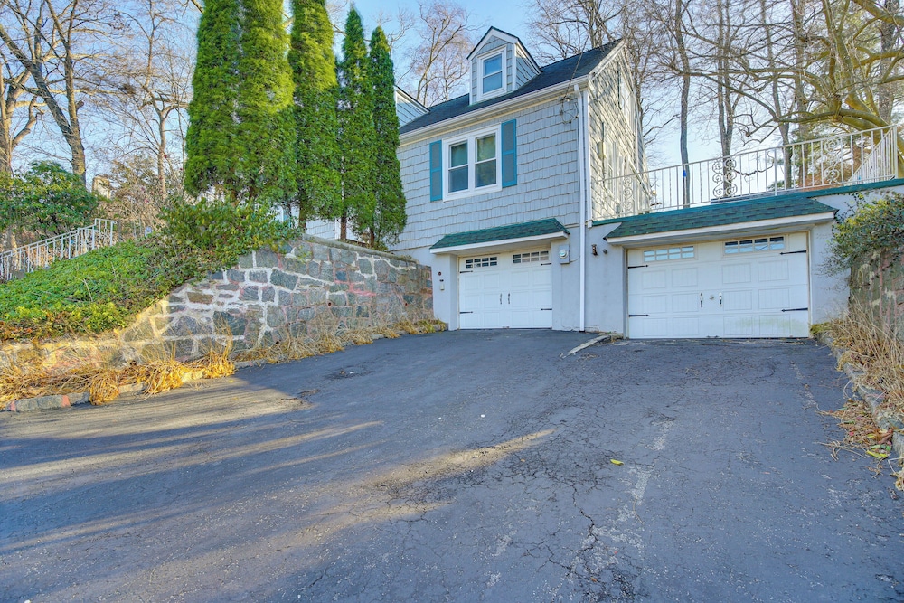 3 Mi to Downtown: Spacious White Plains Home